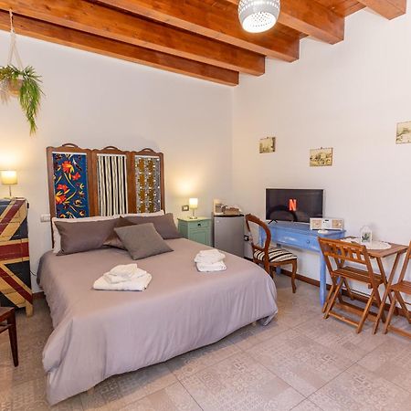 Centro Storico Redmood House A 5 Min Dal Mare, Breakfast, Aria Condizionata, Wi-Fi E Netflix Apartment Barletta Bagian luar foto