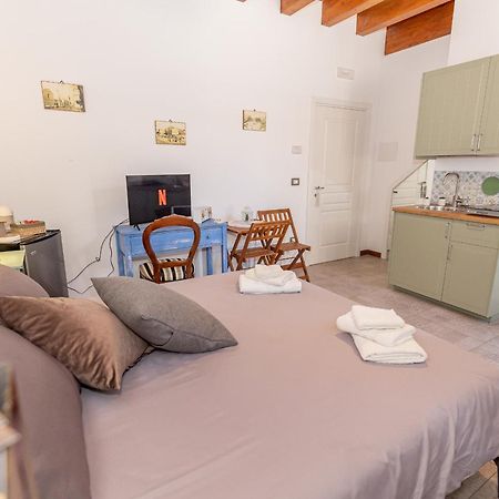 Centro Storico Redmood House A 5 Min Dal Mare, Breakfast, Aria Condizionata, Wi-Fi E Netflix Apartment Barletta Bagian luar foto