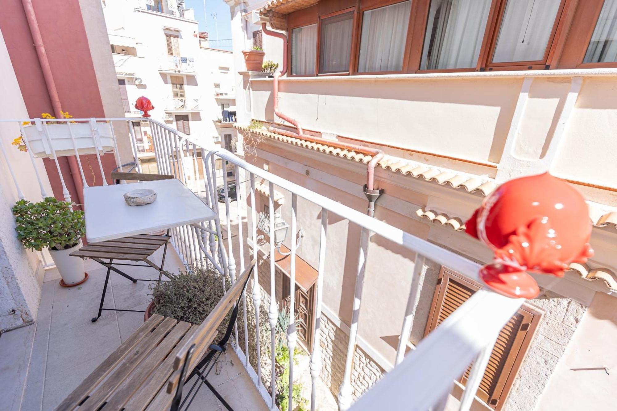 Centro Storico Redmood House A 5 Min Dal Mare, Breakfast, Aria Condizionata, Wi-Fi E Netflix Apartment Barletta Bagian luar foto