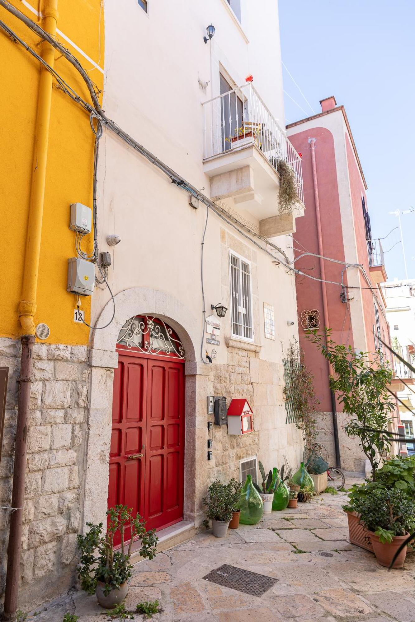 Centro Storico Redmood House A 5 Min Dal Mare, Breakfast, Aria Condizionata, Wi-Fi E Netflix Apartment Barletta Bagian luar foto